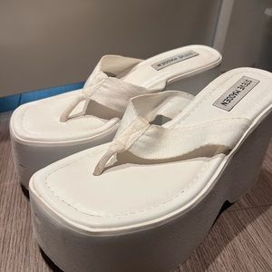 CHUNKY POOL SHOES